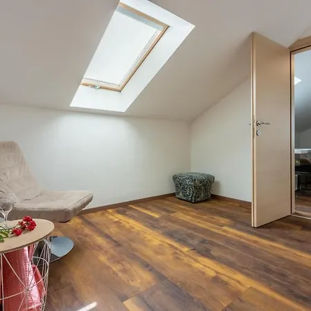 Mirela تْسْغيكفانِتْسا