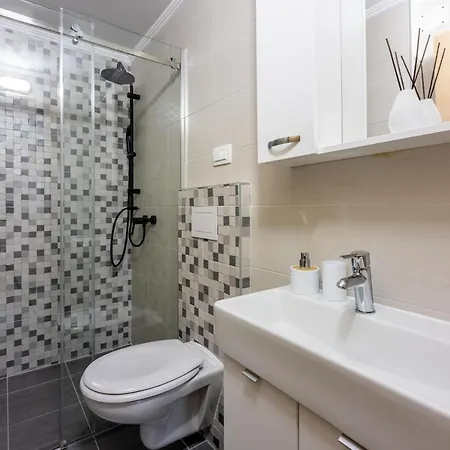 Mirela アパート *