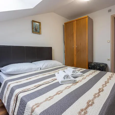 Apartment Mirela *