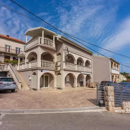 Mirela Apartment *
