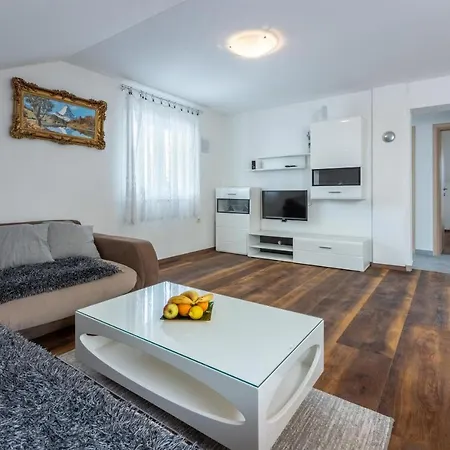 Mirela Apartment