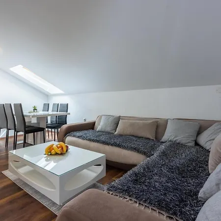 Mirela Apartment