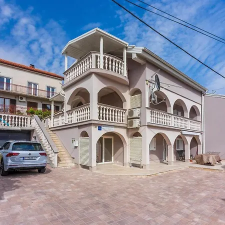 Mirela * ツリクヴェニツァ