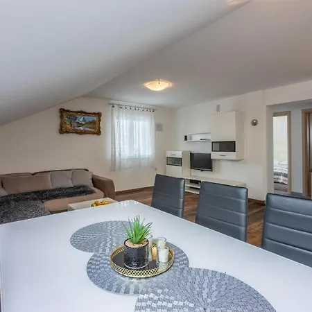 Mirela アパート *