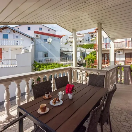 Mirela Apartment