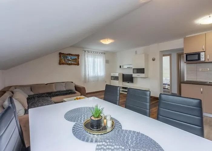 Mirela Appartement *